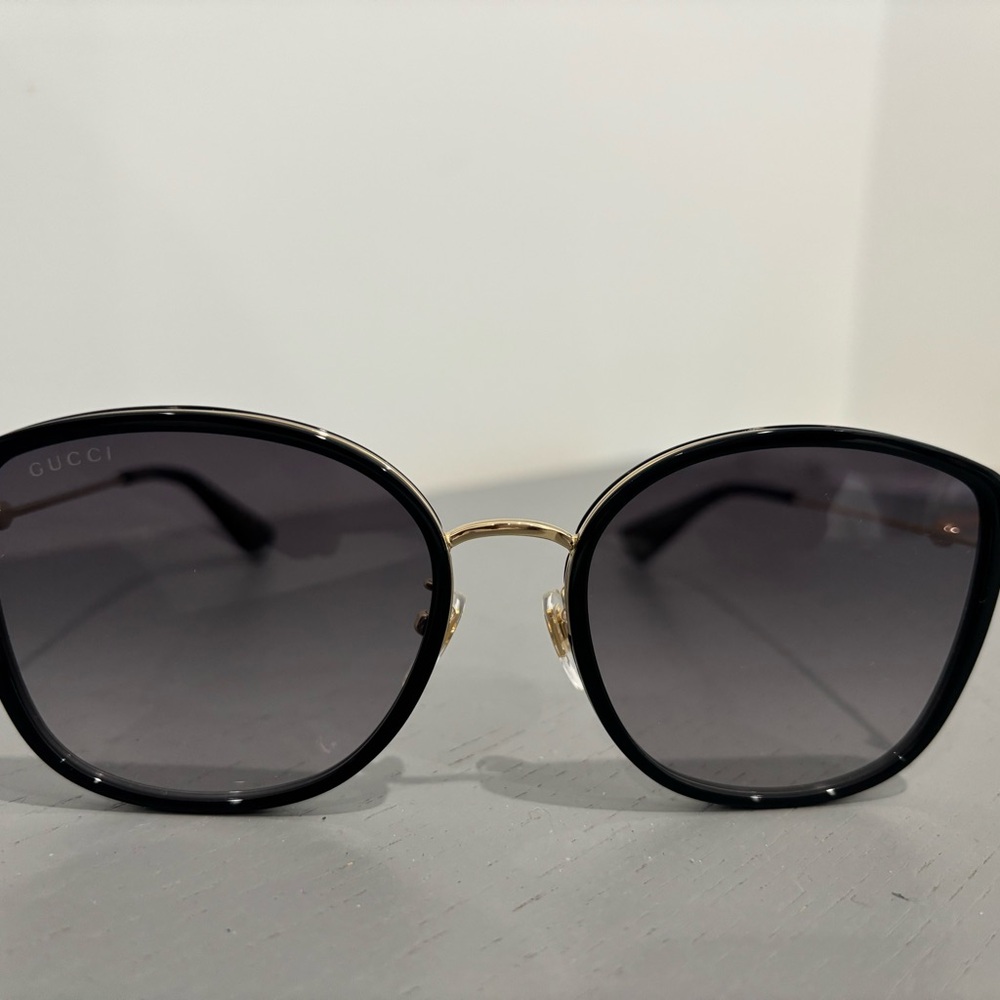 Gucci Black and Gold Sunglasses Modern Accessories